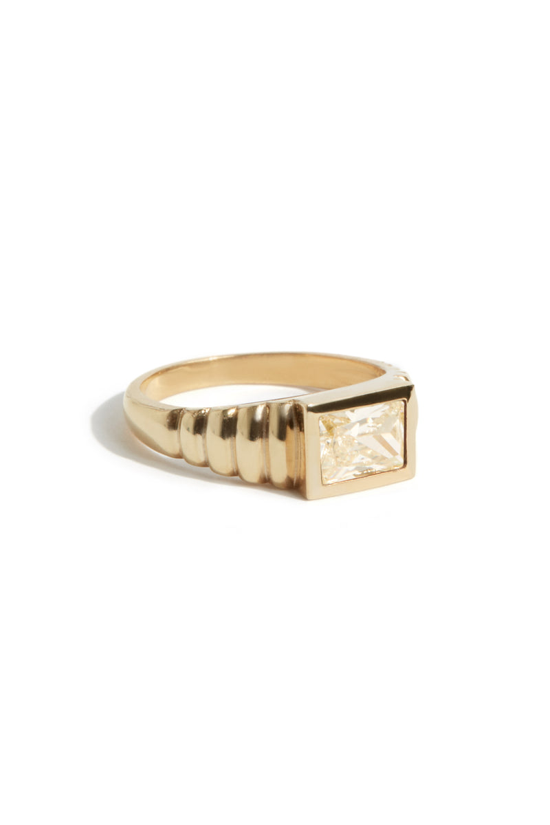 Baguette Art Deco Ring in Gold