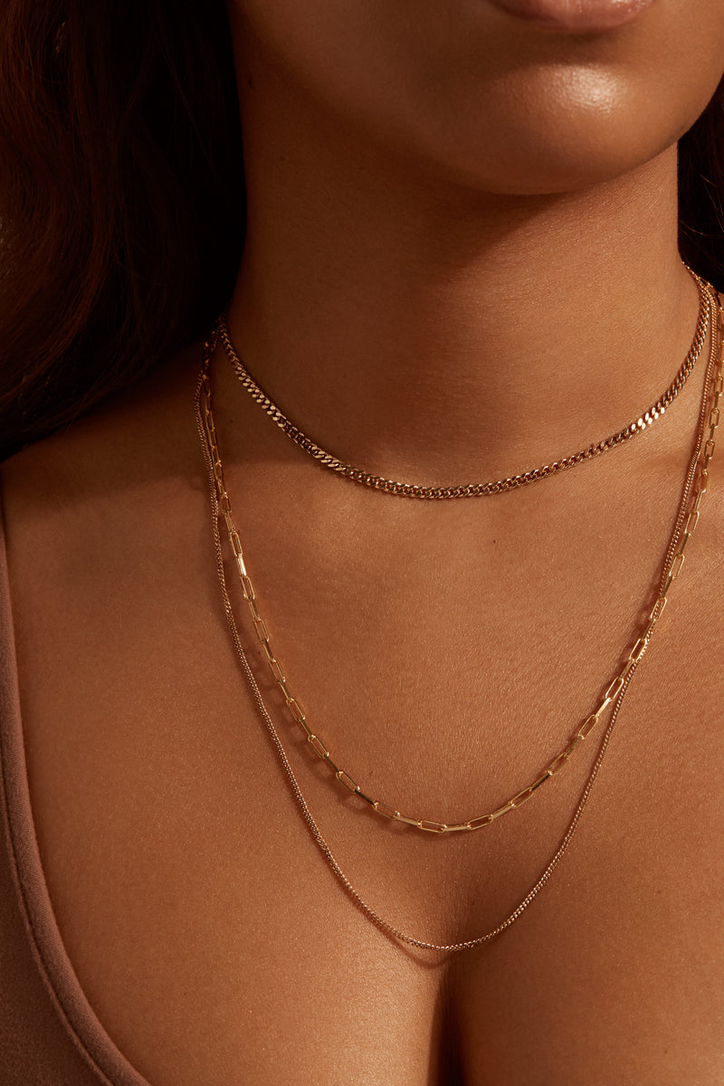 Delicate Curb Chain in Gold